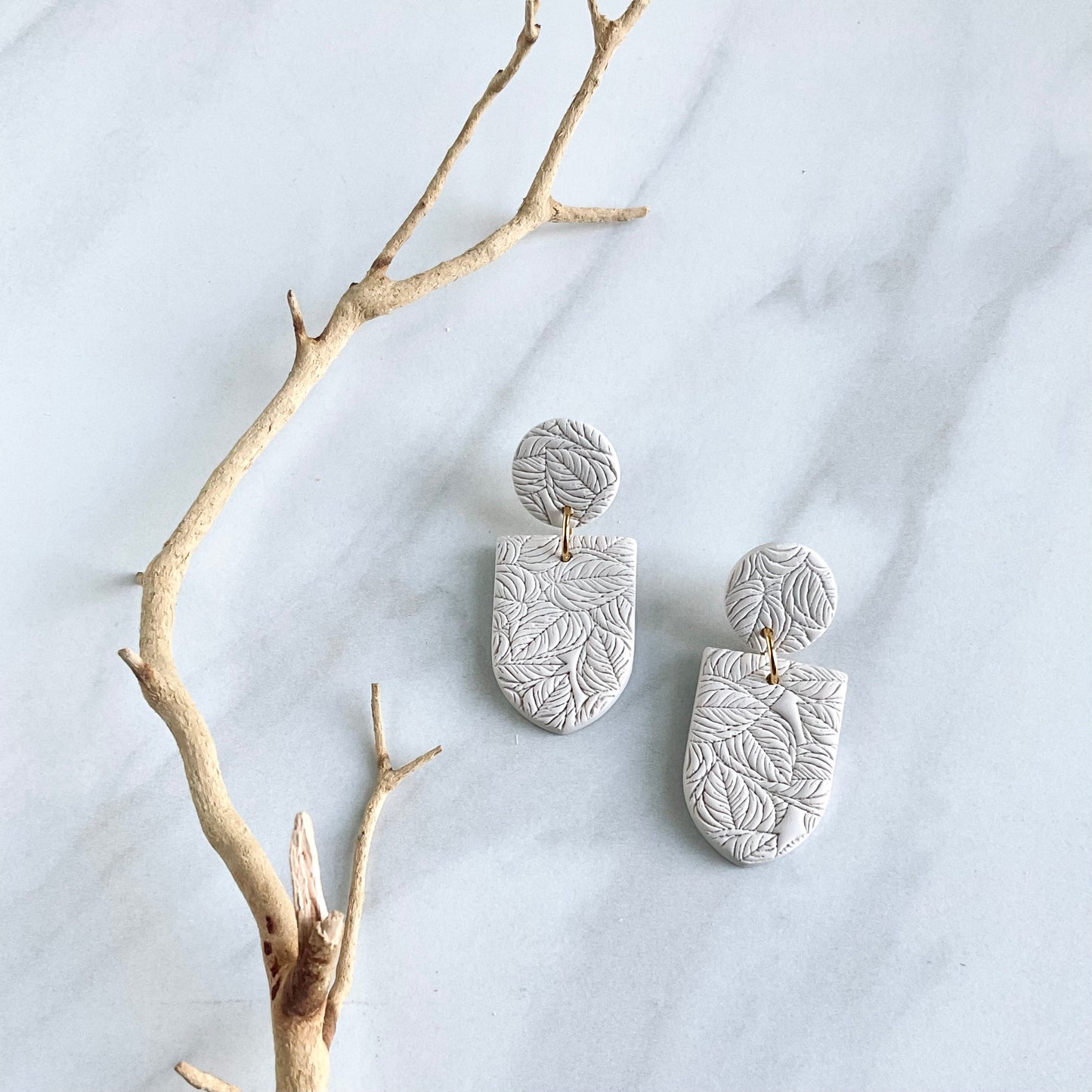 Emily // Beige Textured Clay