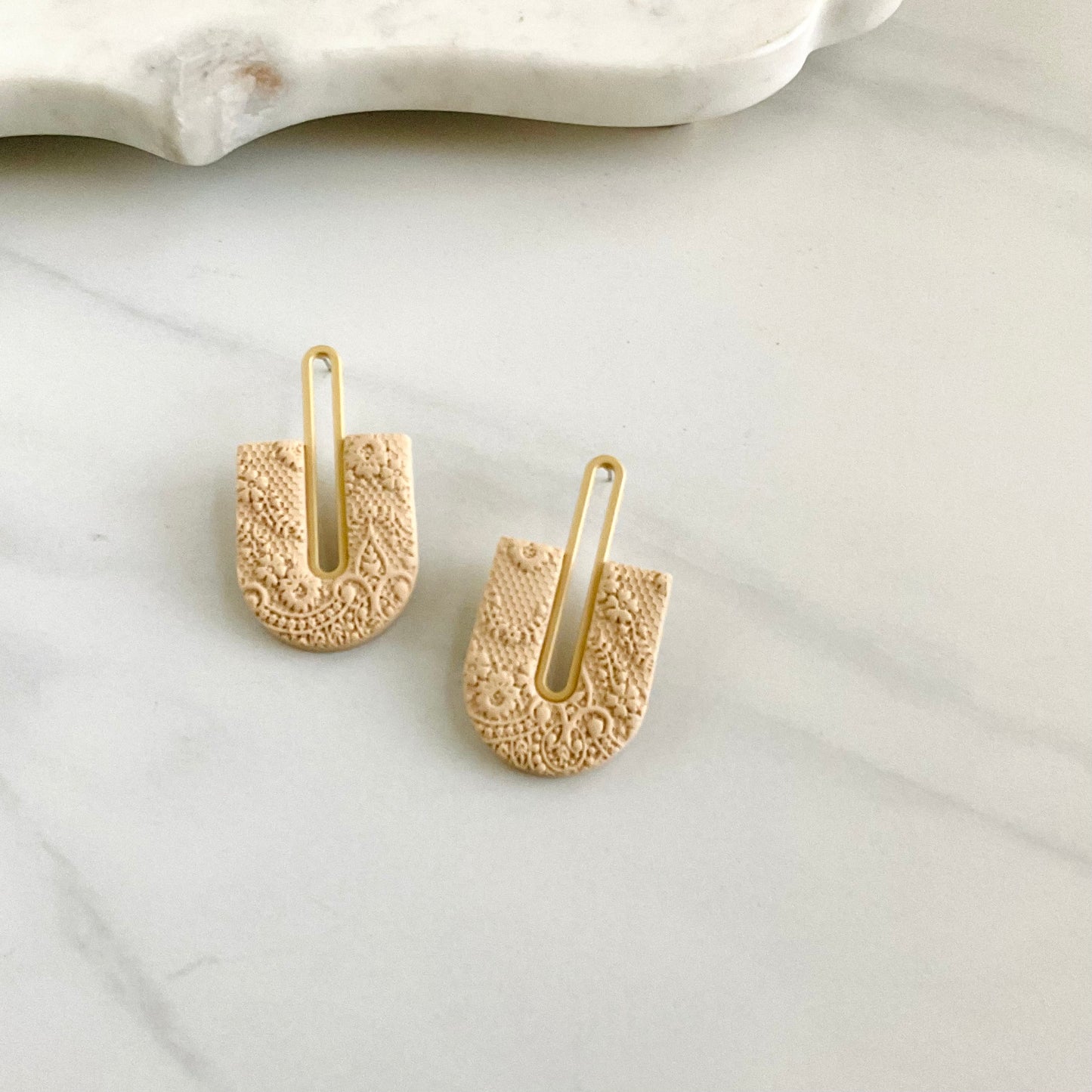 Gracie // Tan Lace Textured (Gold)