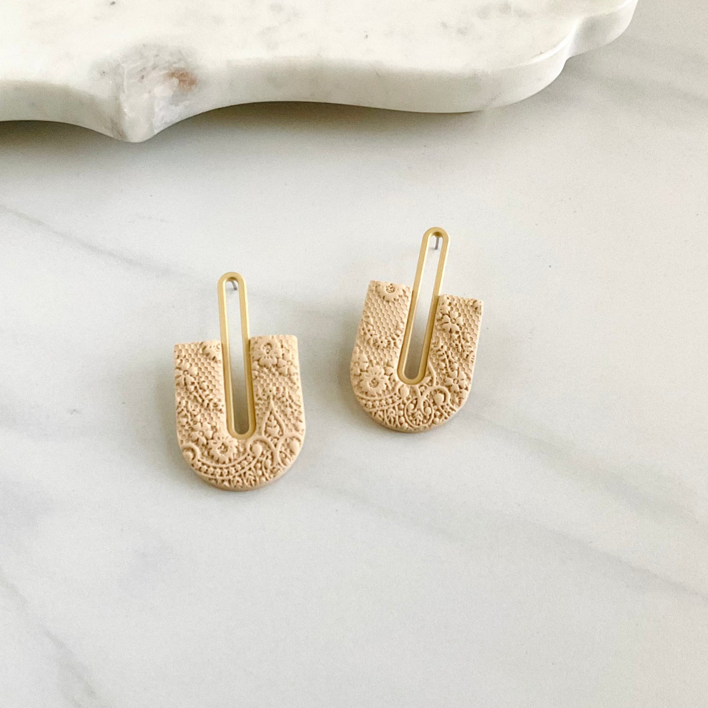 Gracie // Tan Lace Textured (Gold)