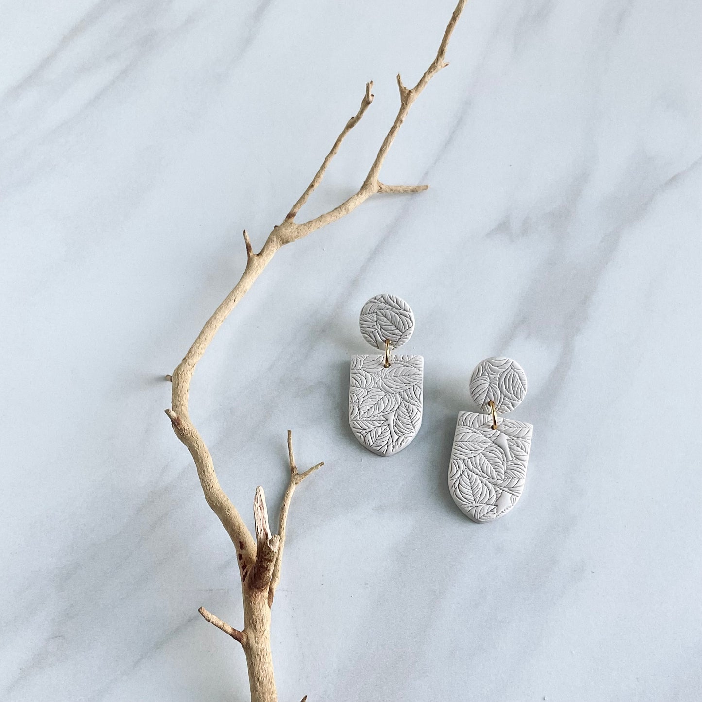 Emily // Beige Textured Clay