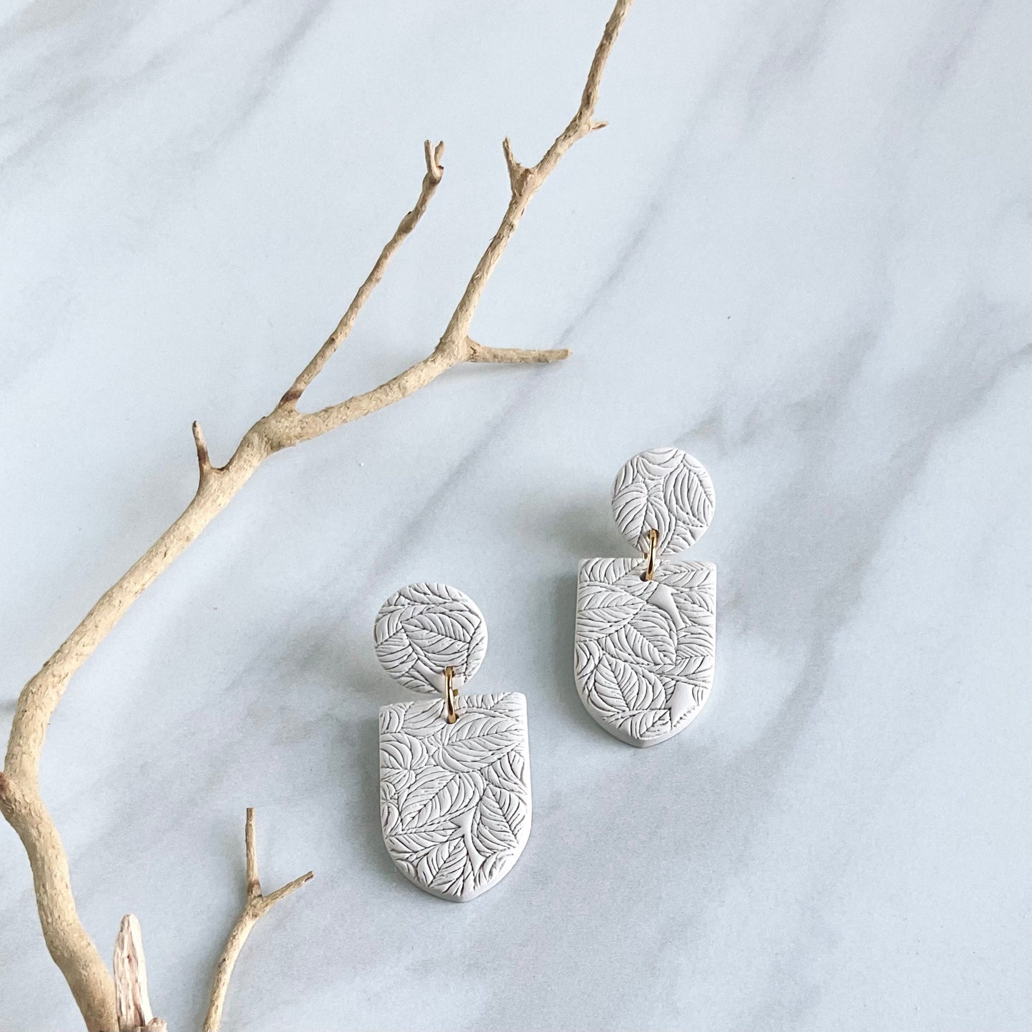 Emily // Beige Textured Clay