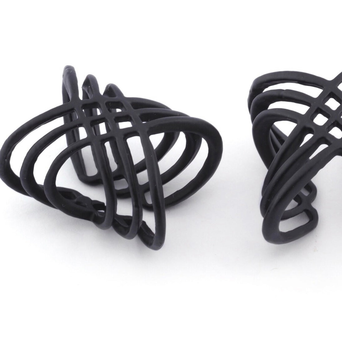 Criss Cross Black Ring Adjustable