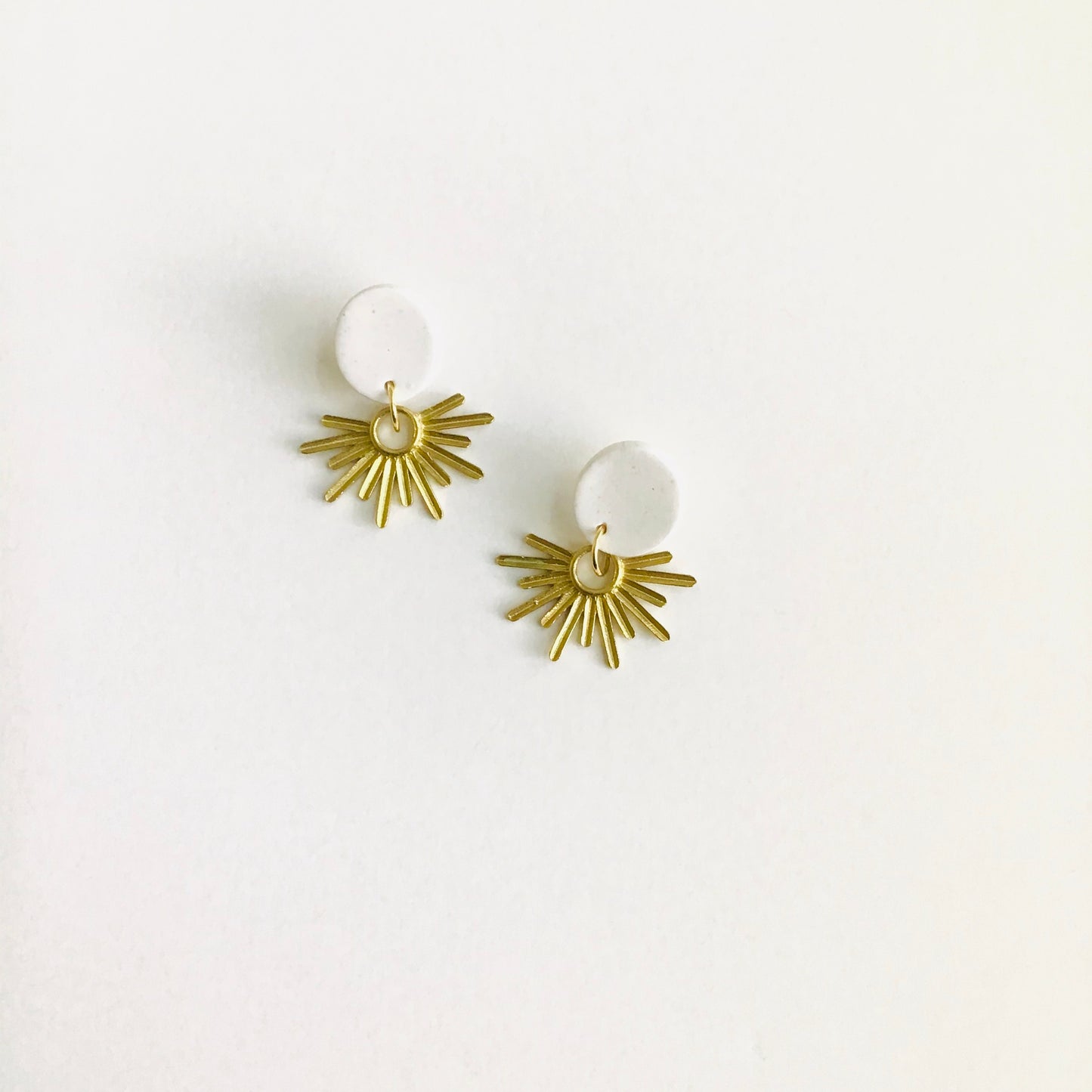 Blanc + Brass Sunburst