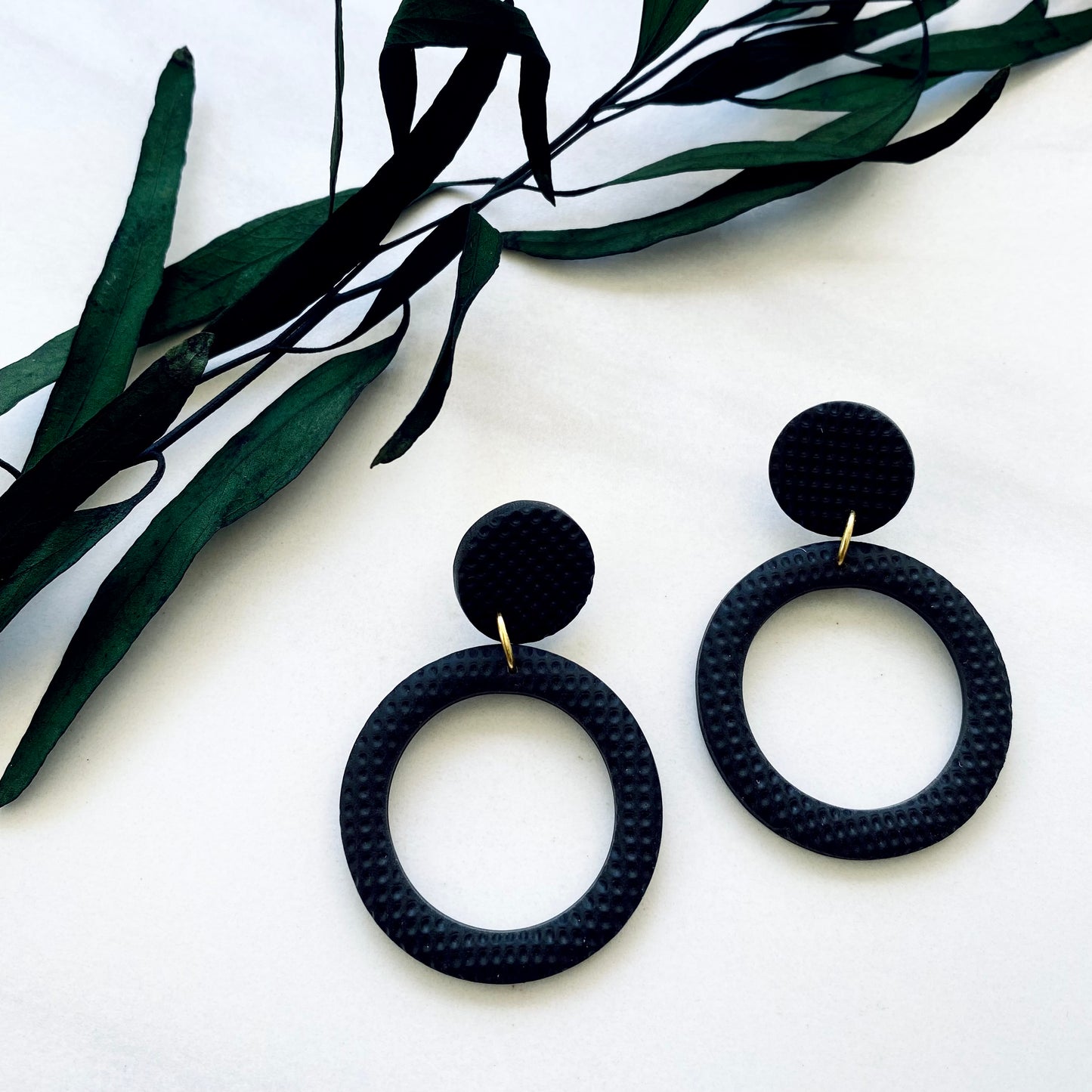 Caitlyn // Black Textured Medium