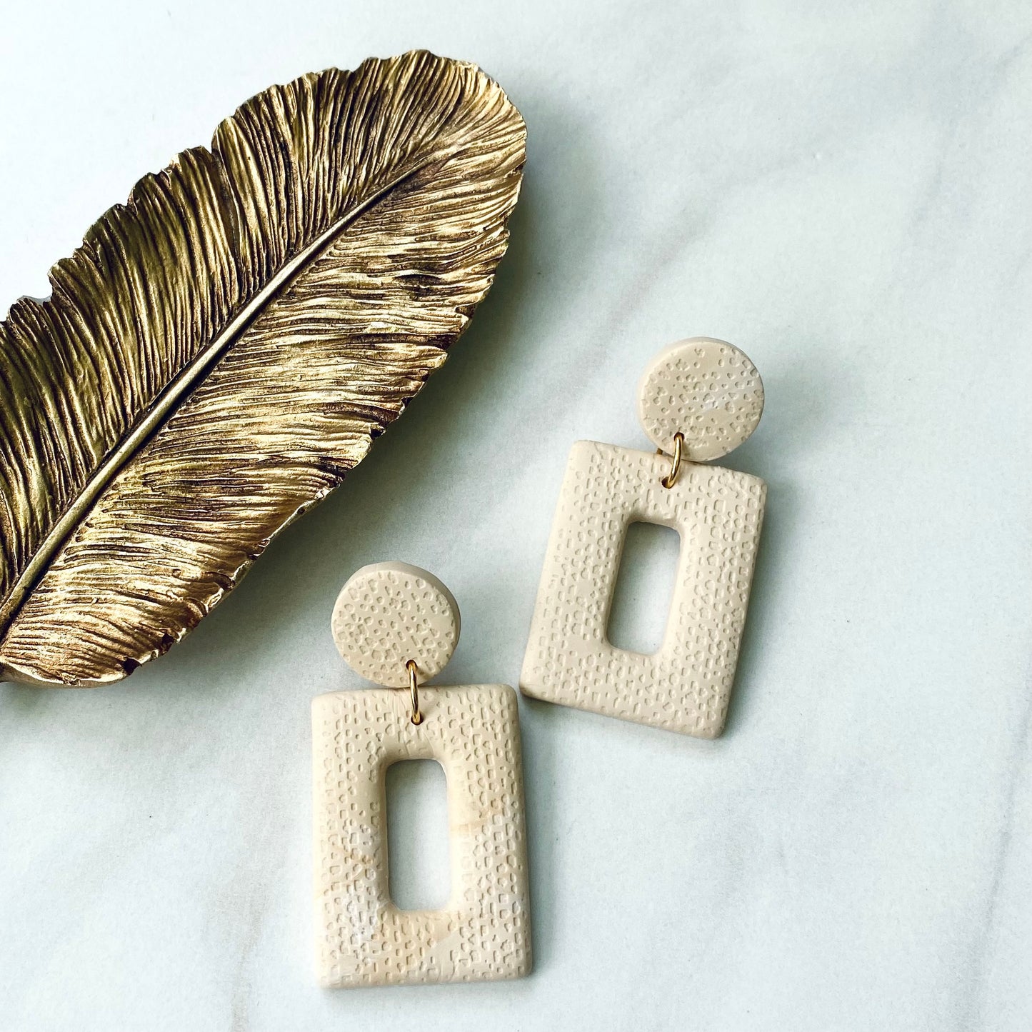Jess // Beige Textured