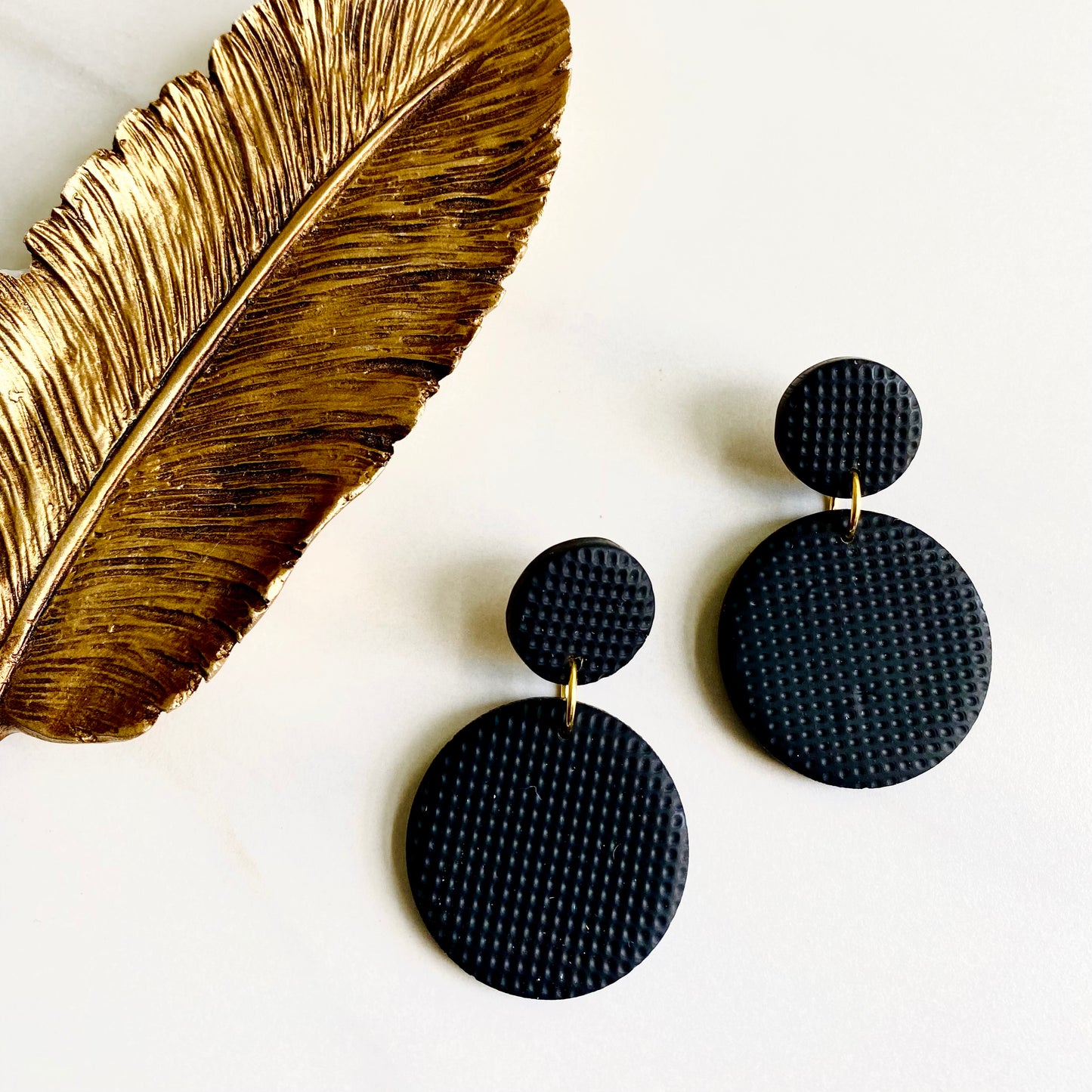 Katie // Black Textured