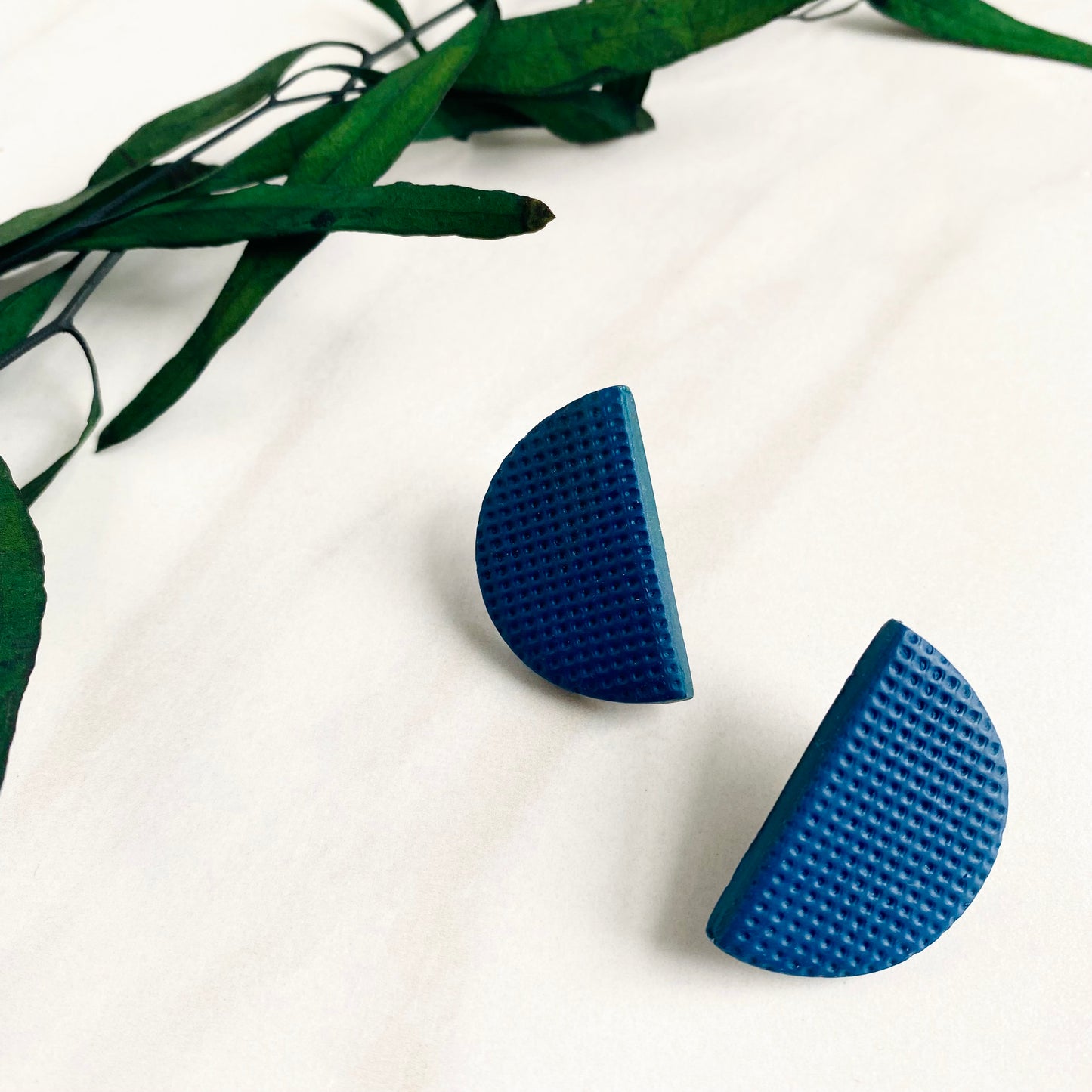 Luna // Dark Blue Textured