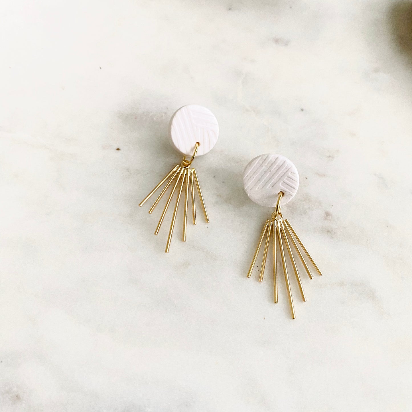 Blanc Textured Clay Mix + Brass