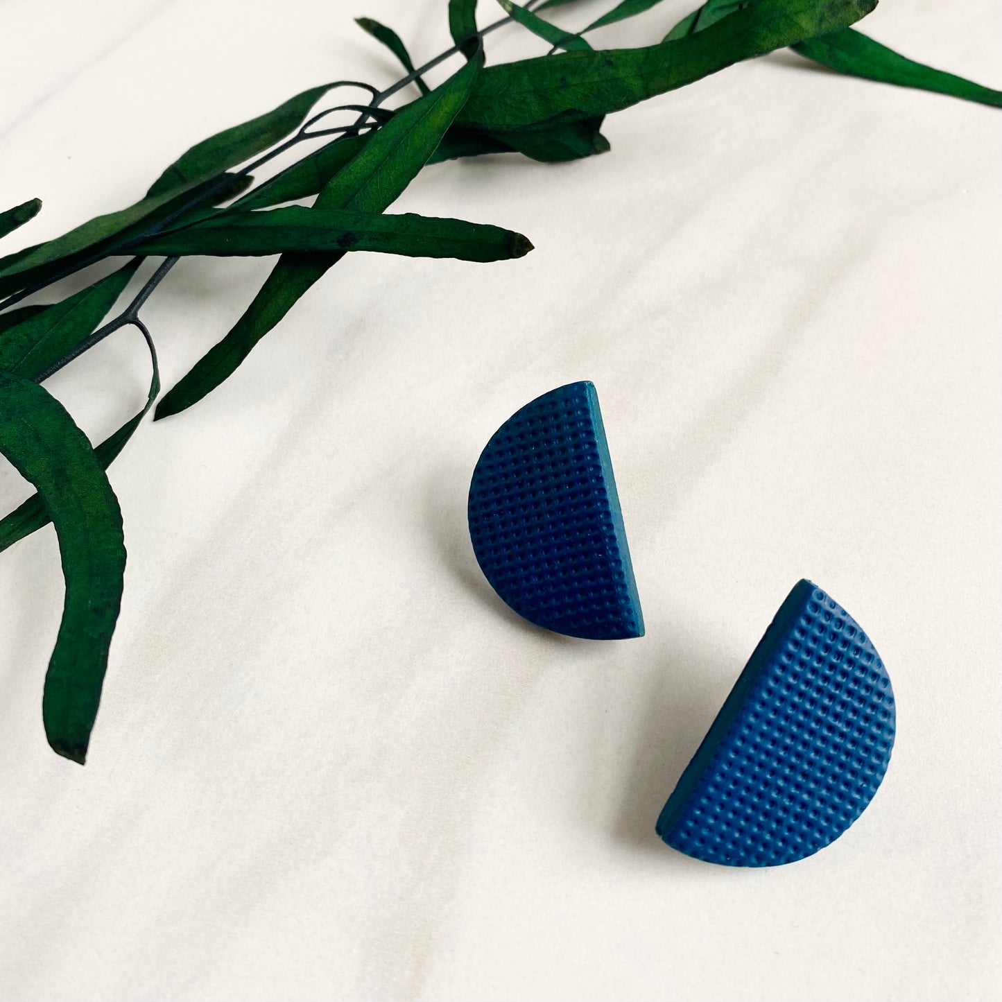 Luna // Dark Blue Textured