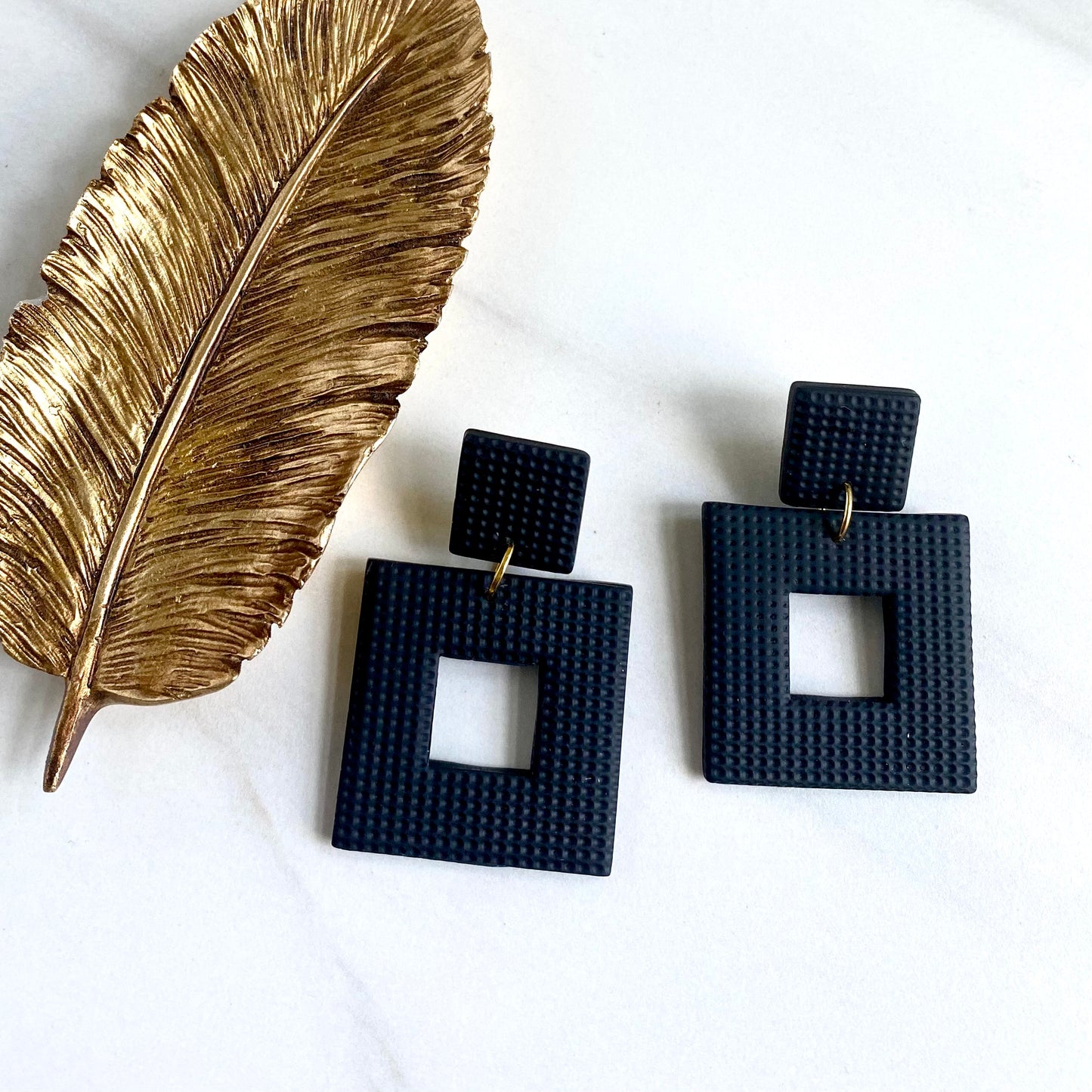 Ivy // Black Textured
