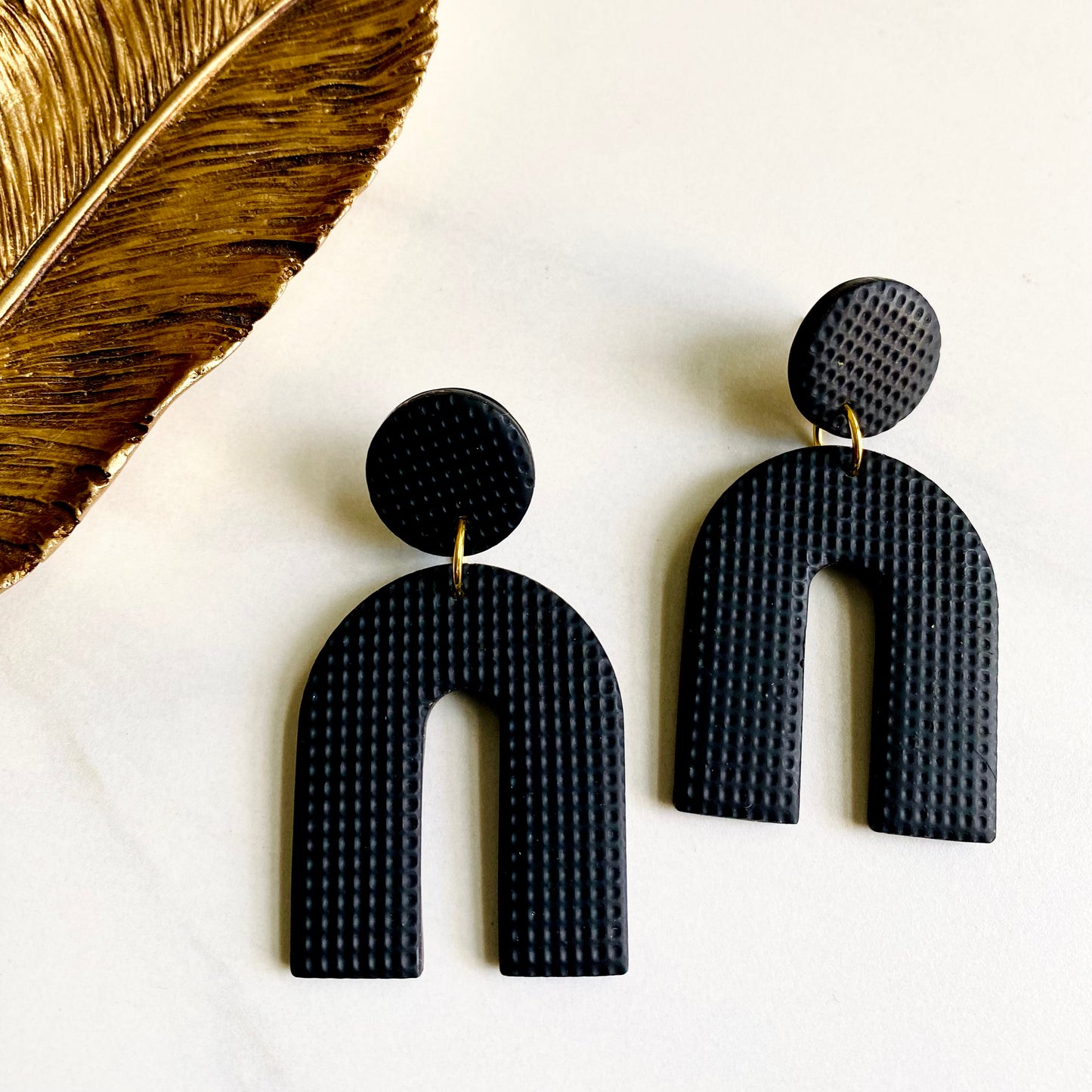 Arches // Black Textured