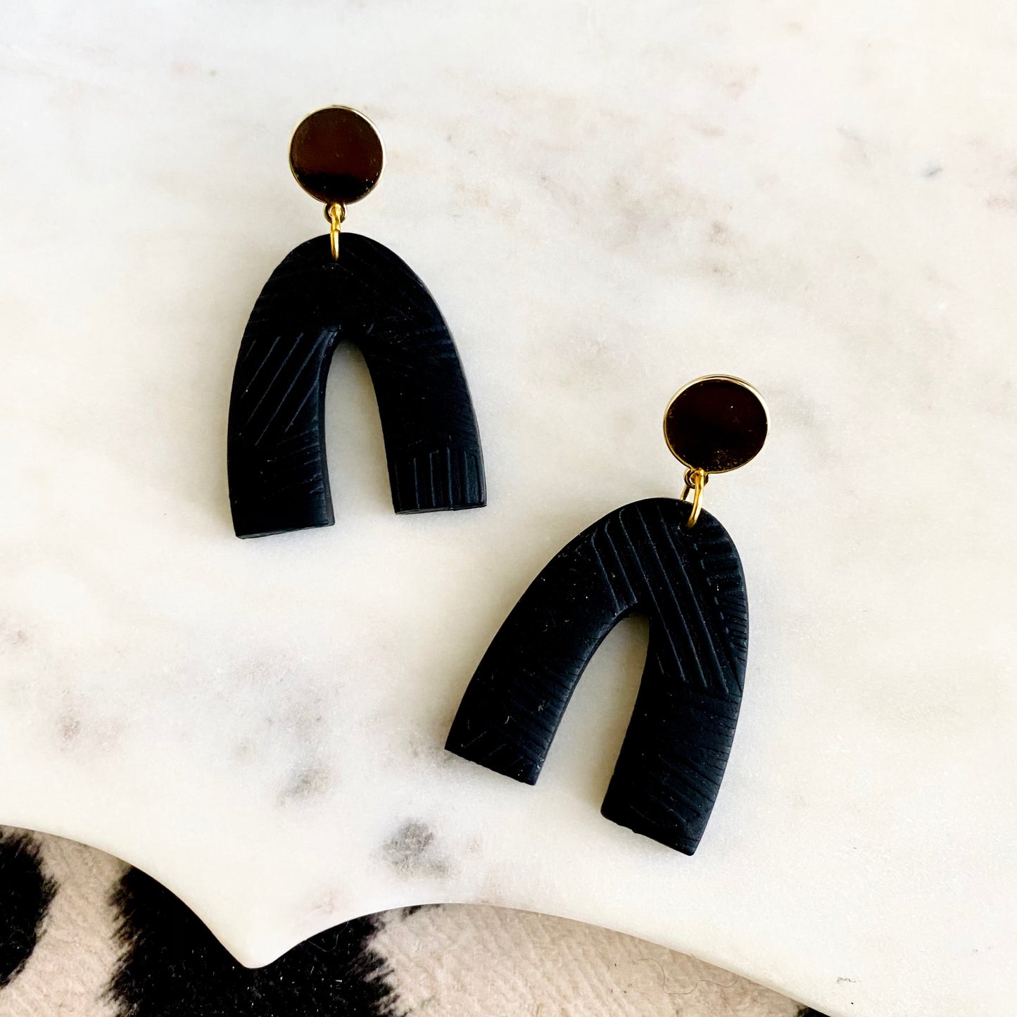 Arches // Black Textured
