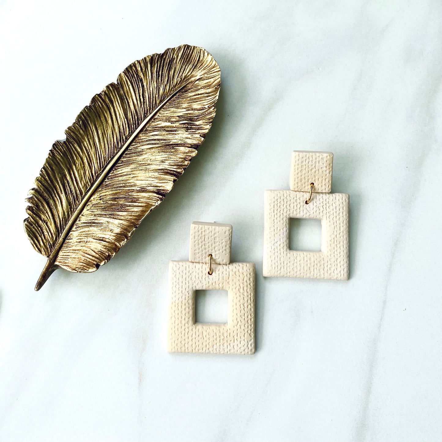 Ivy // Beige Textured