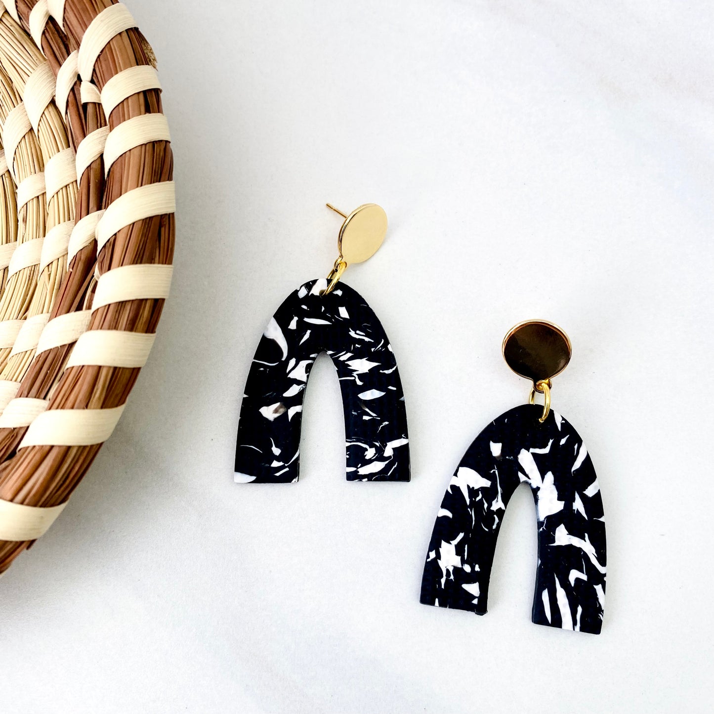 Arches // Black + White Textured