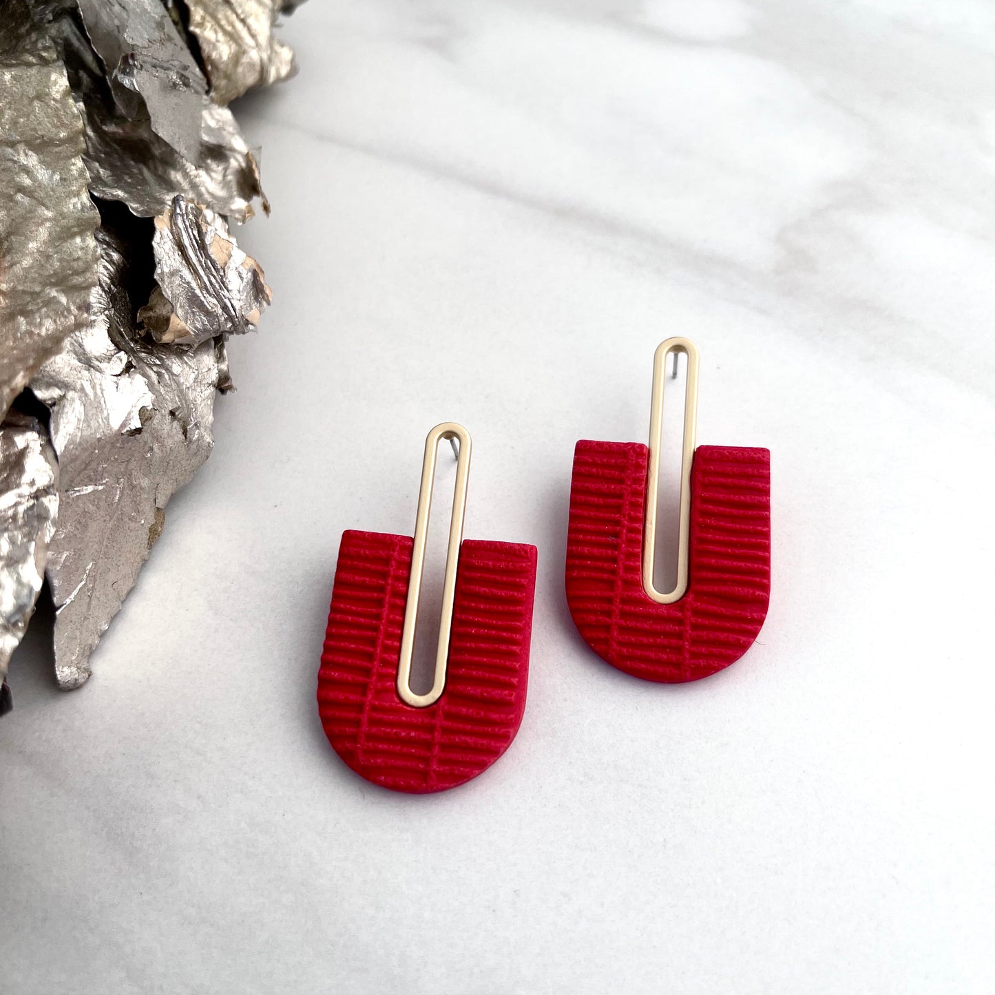 Gracie // Red Textured (Gold)