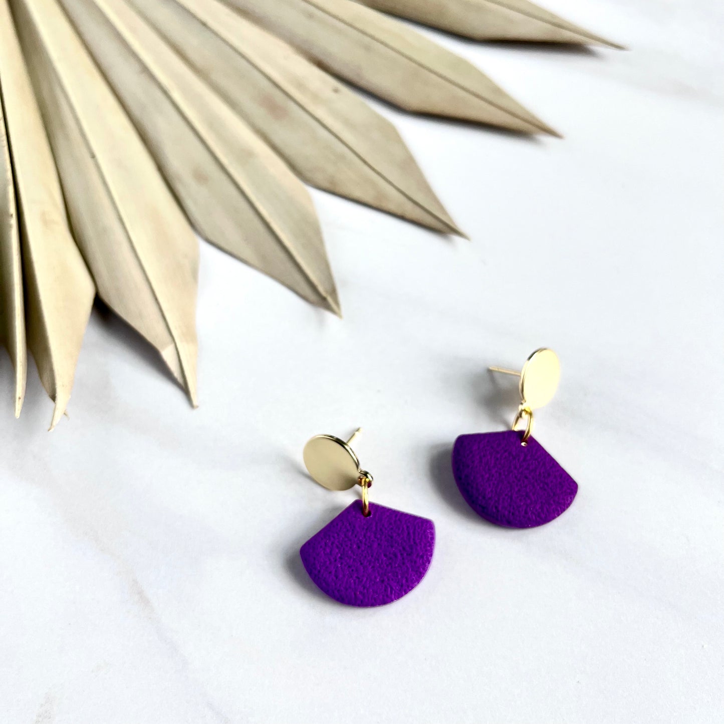 Coby // Magenta Textured