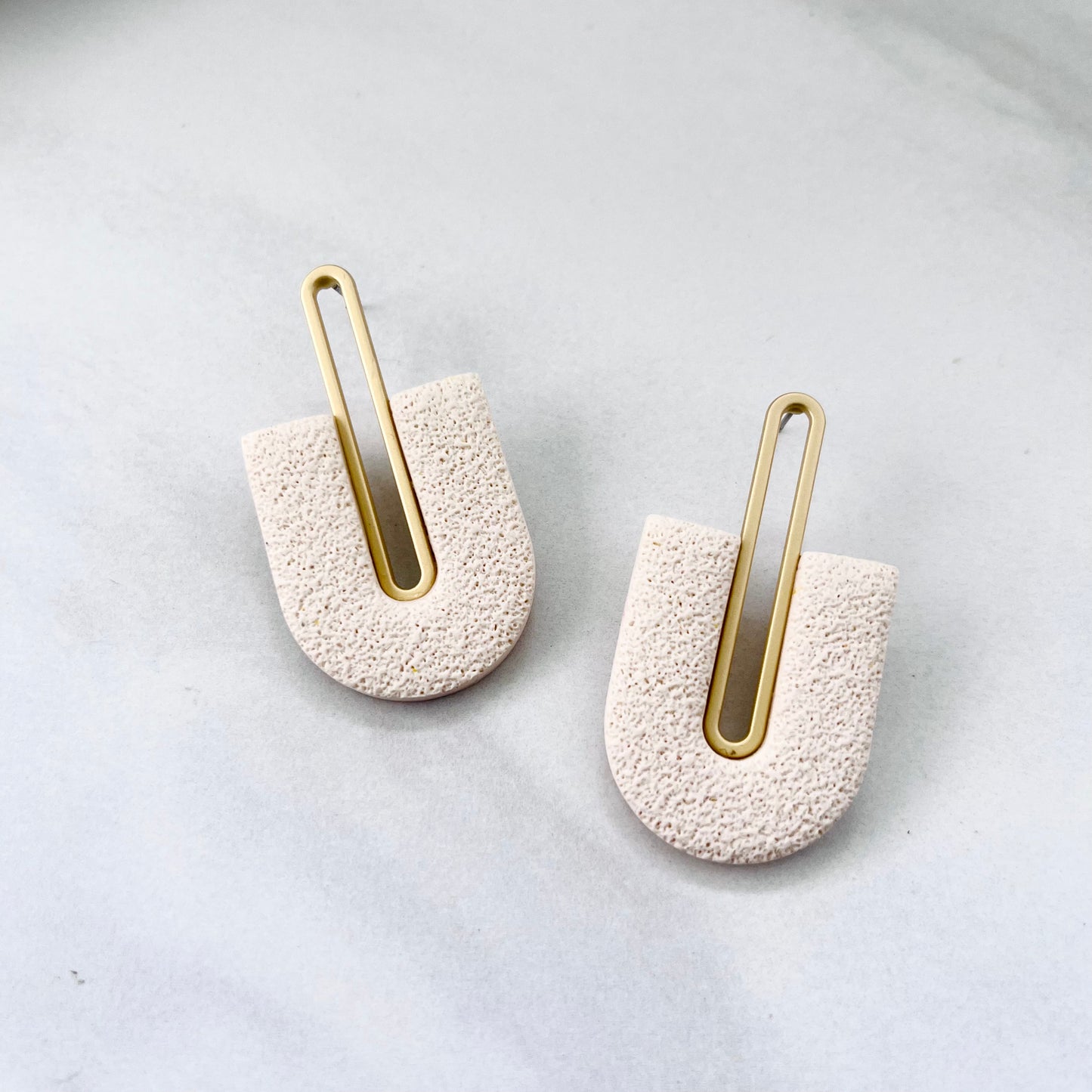 Gracie // Beige Textured (Gold)