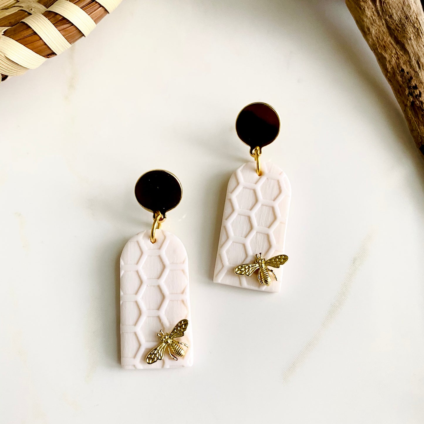 Blanc Honeycomb + Brass Bee