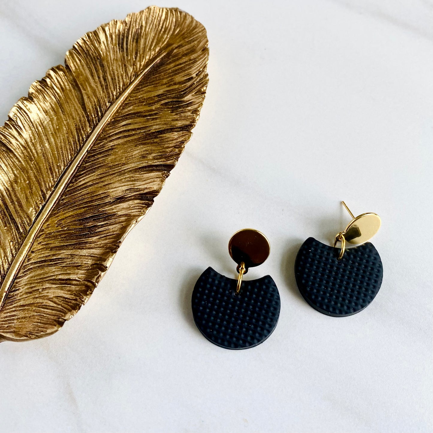 Birdie // Black Textured