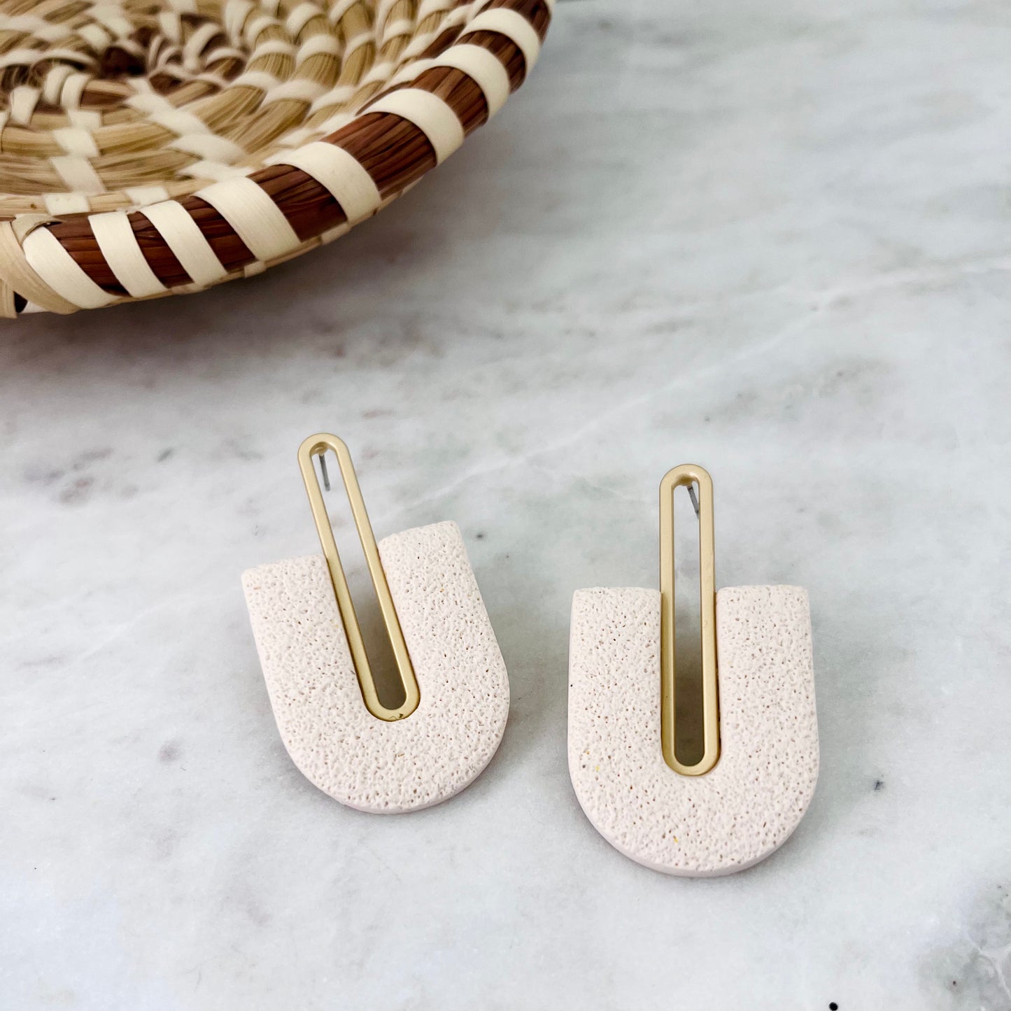Gracie // Beige Textured (Gold)