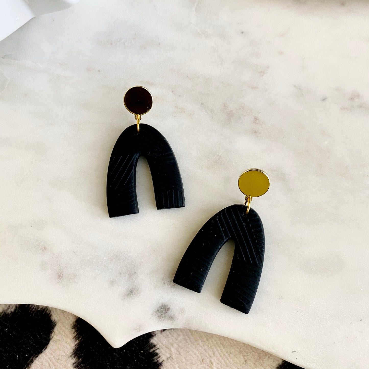 Arches // Black Textured