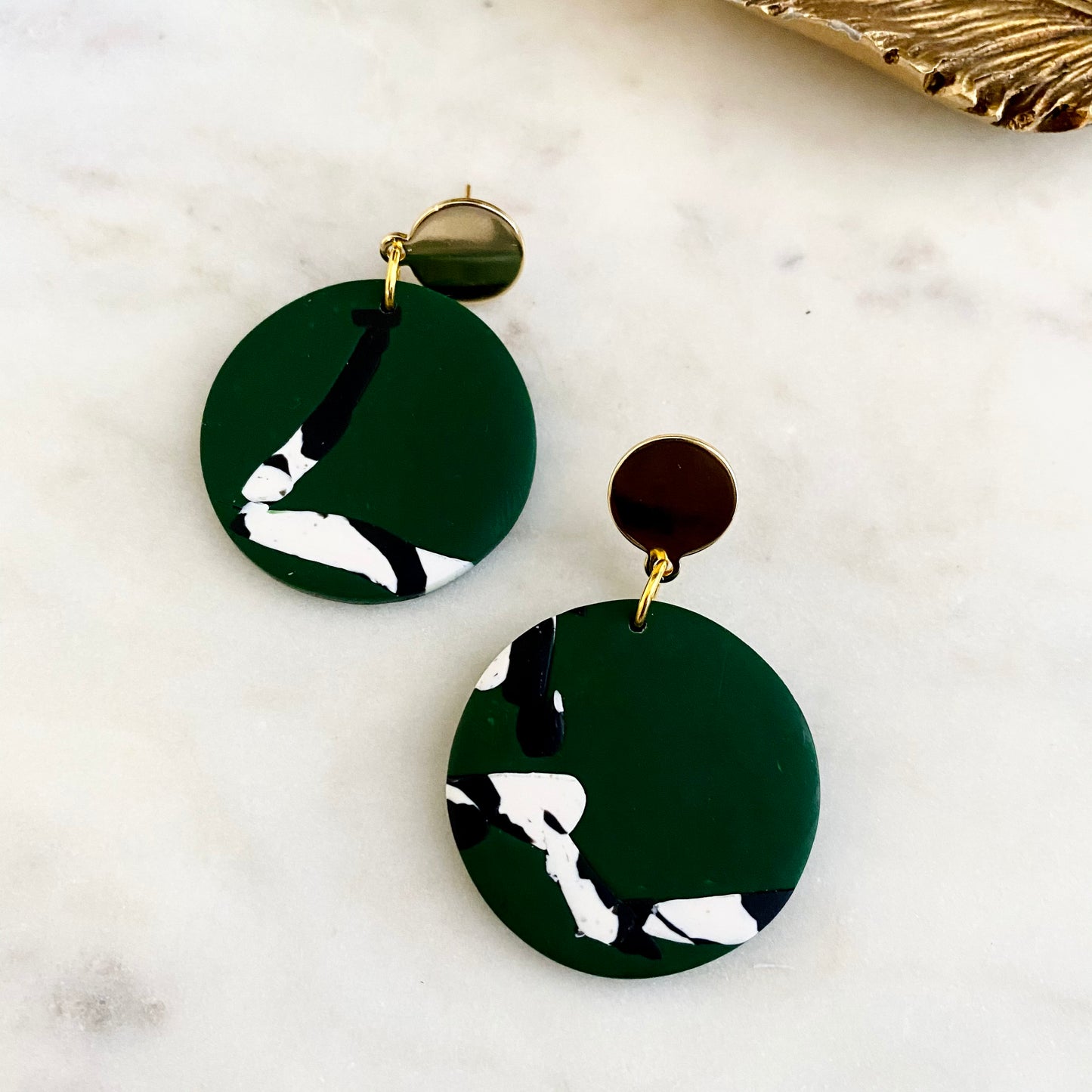Dark Green Foliage +Brass