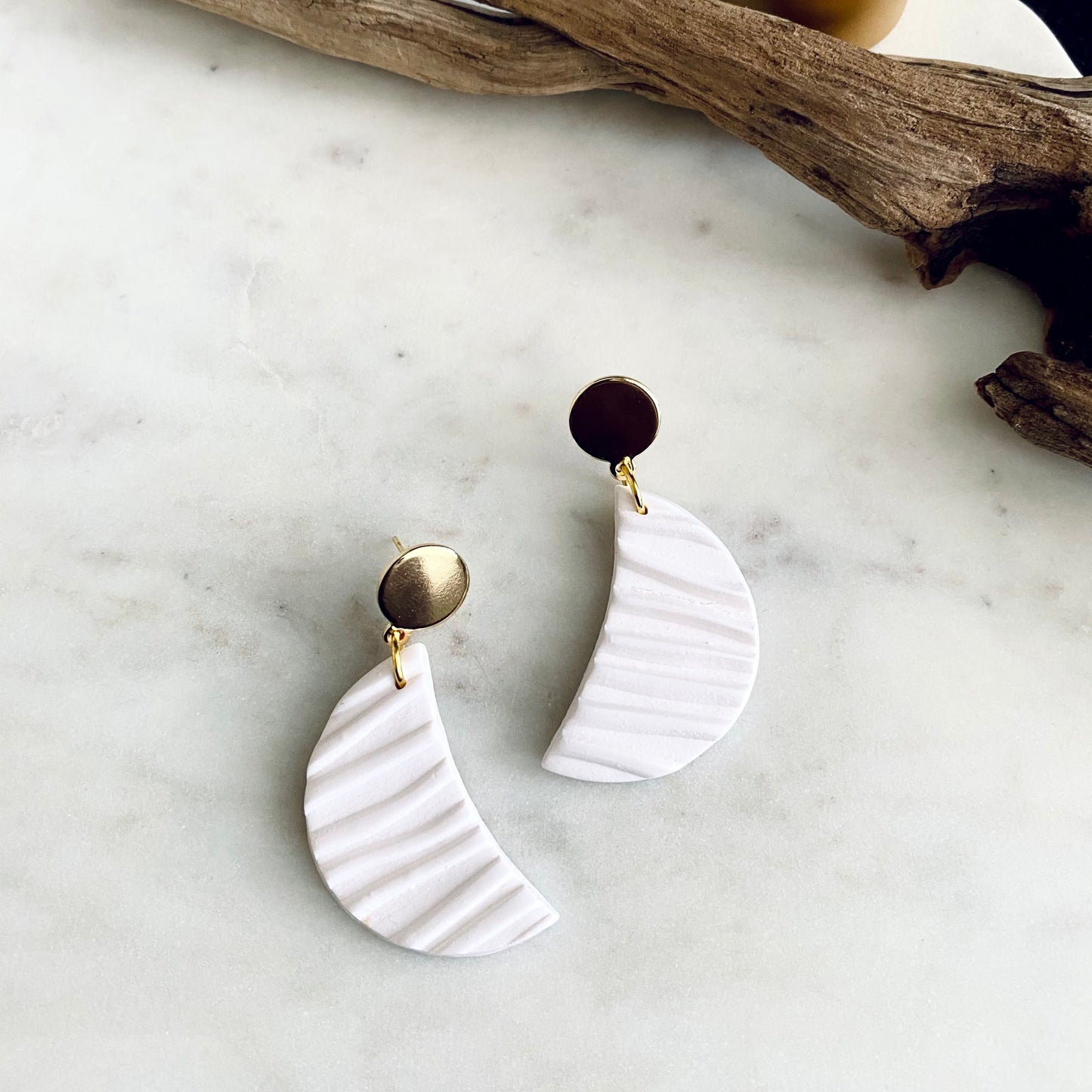 Blanc Textured Luna + Brass