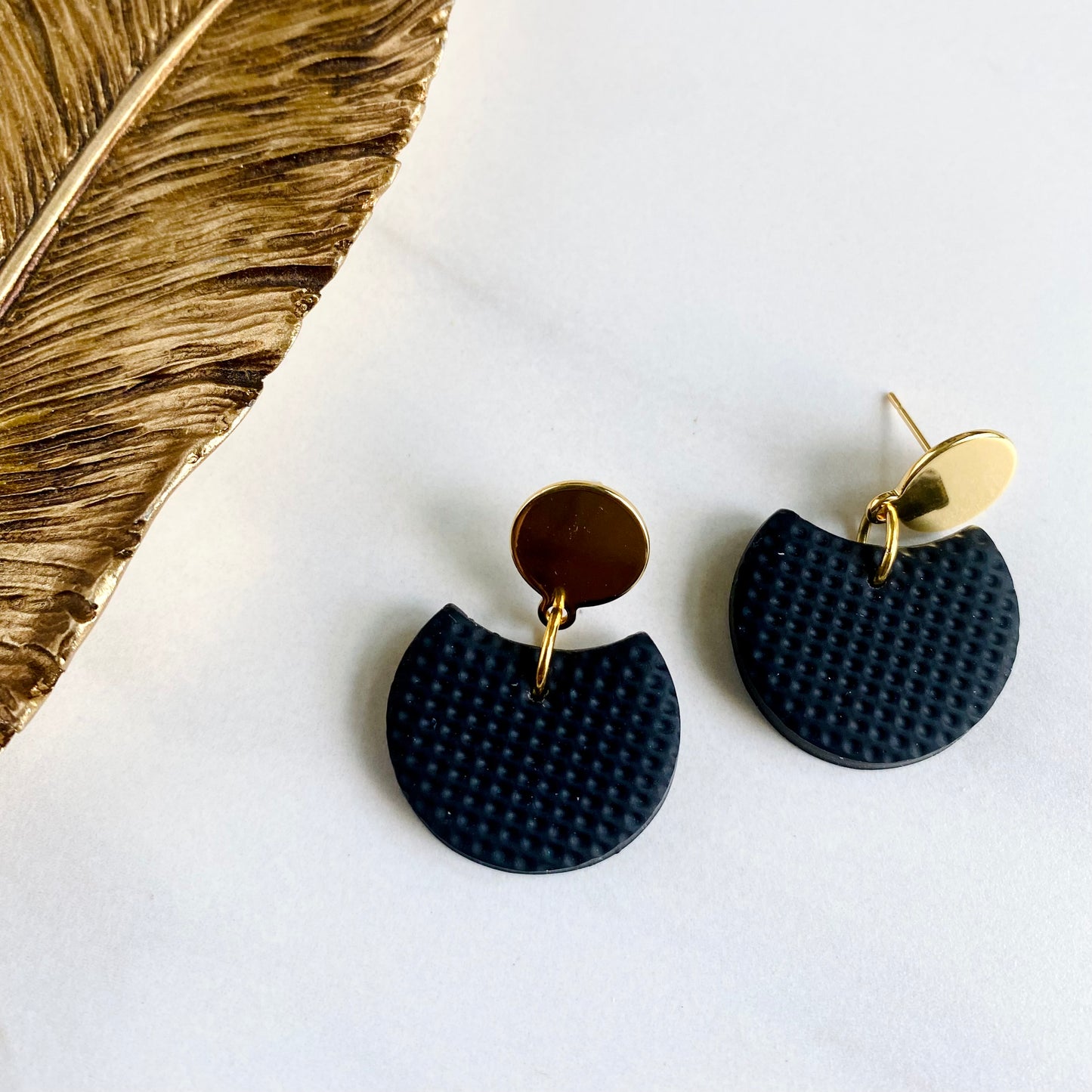 Birdie // Black Textured