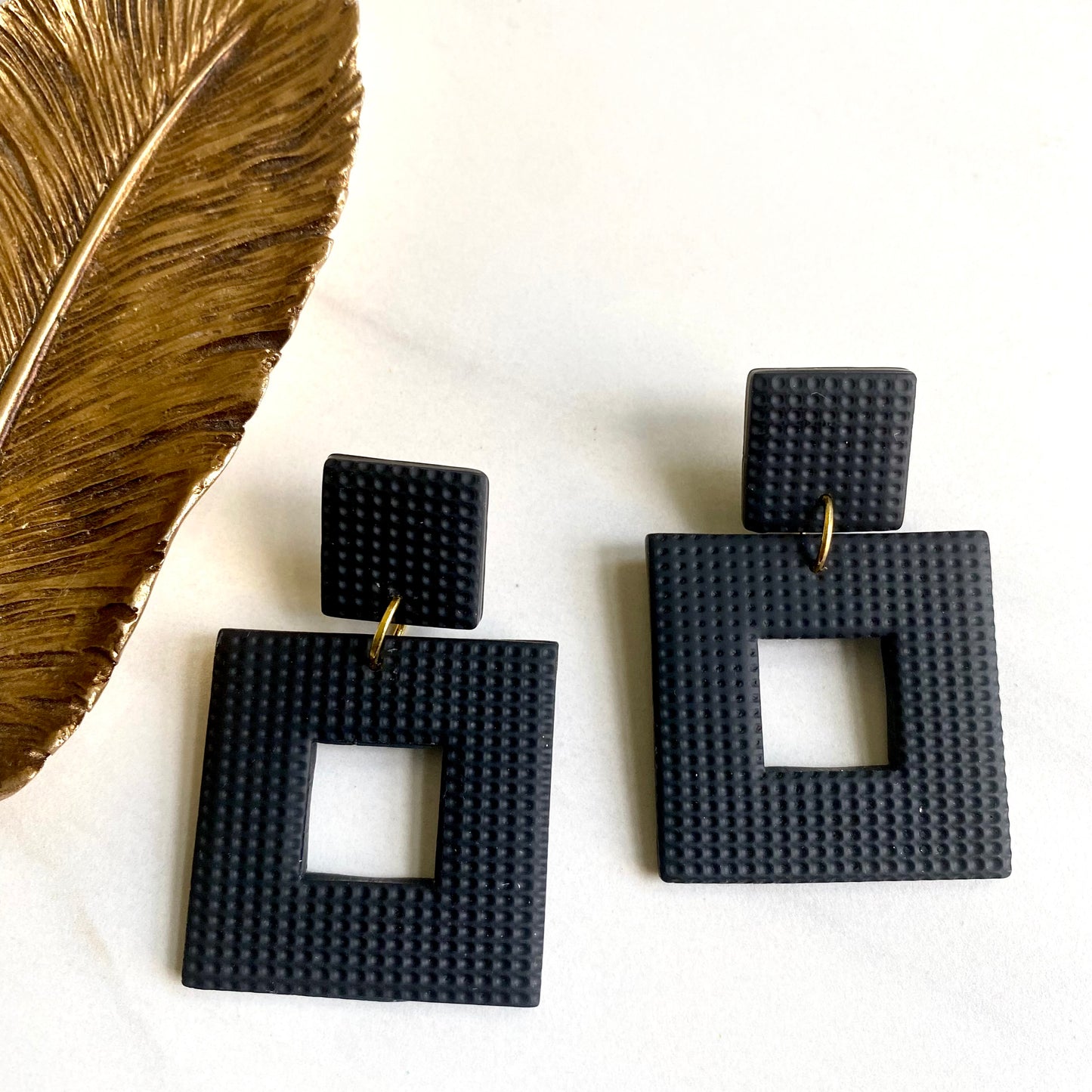 Ivy // Black Textured