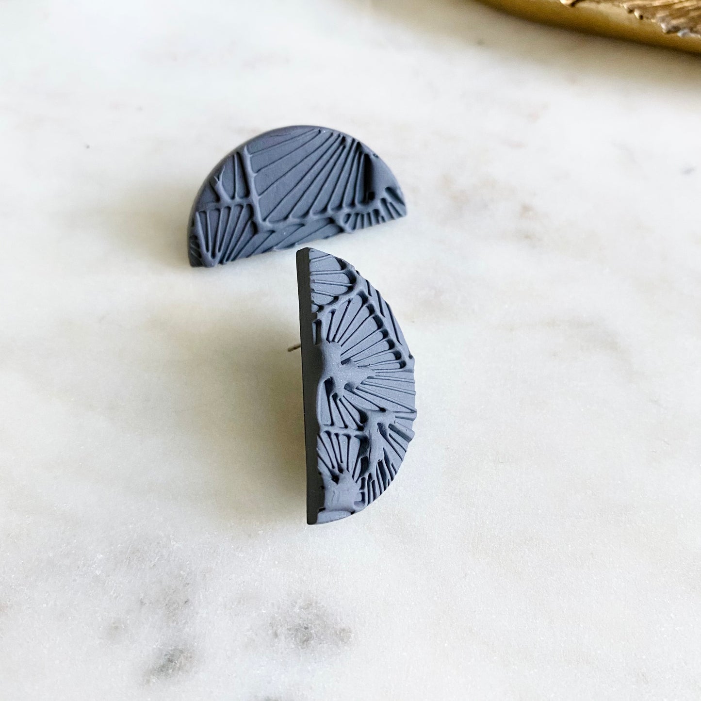 Luna // Pewter Gray Textured