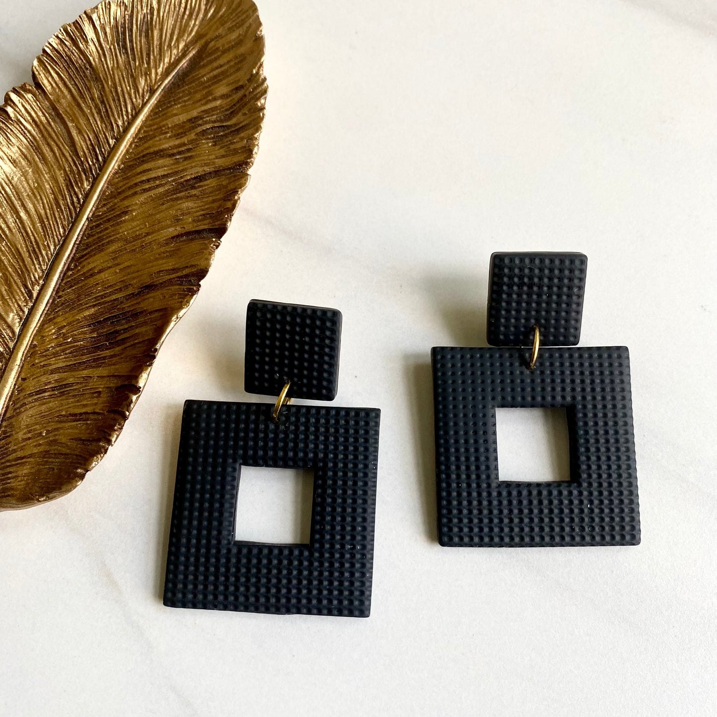 Ivy // Black Textured
