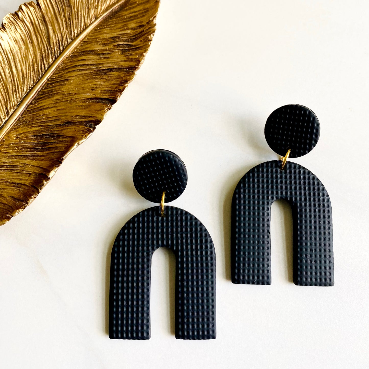 Arches // Black Textured