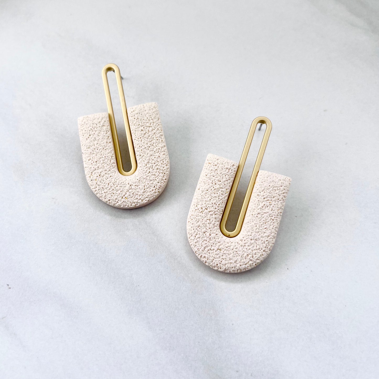 Gracie // Beige Textured (Gold)