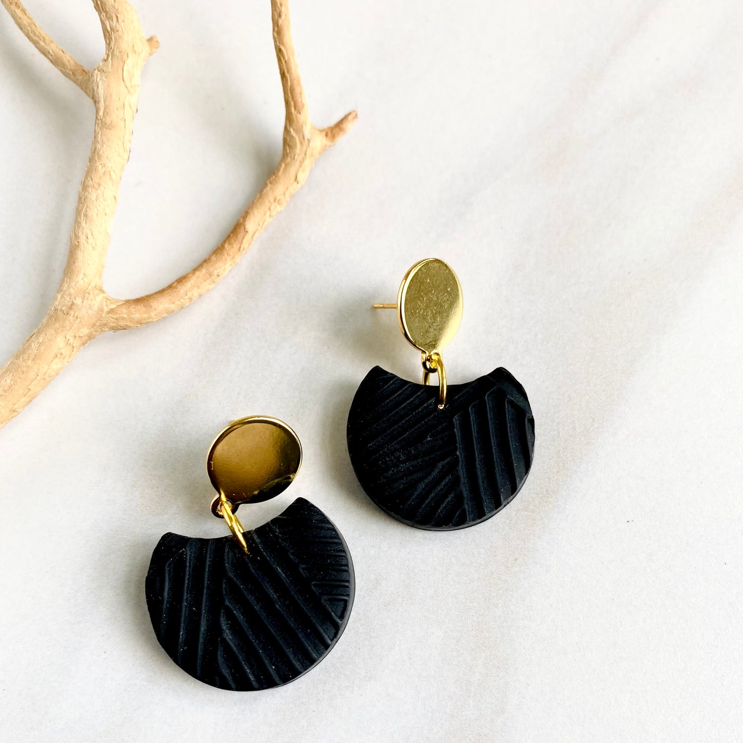 Birdie // Black Textured