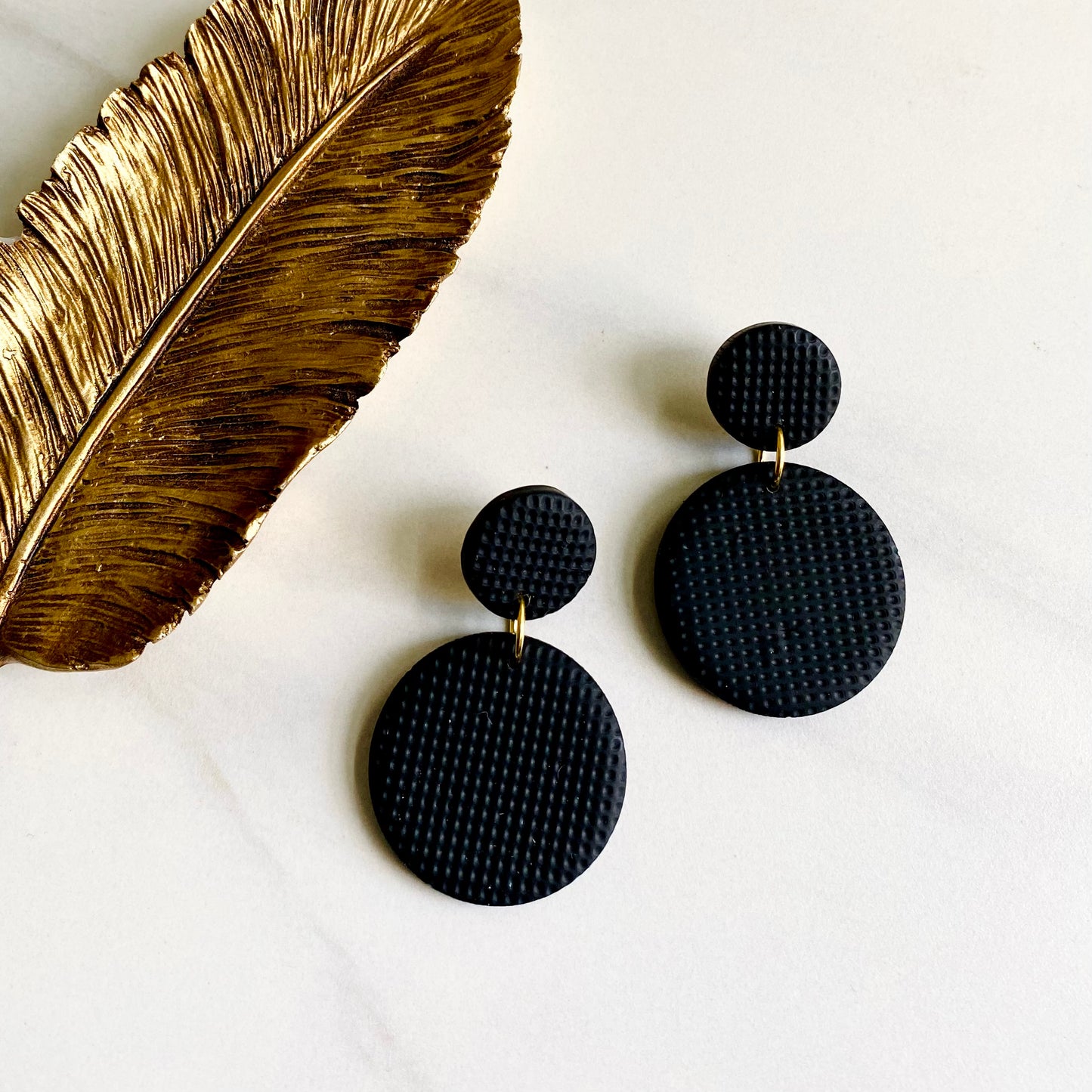Katie // Black Textured