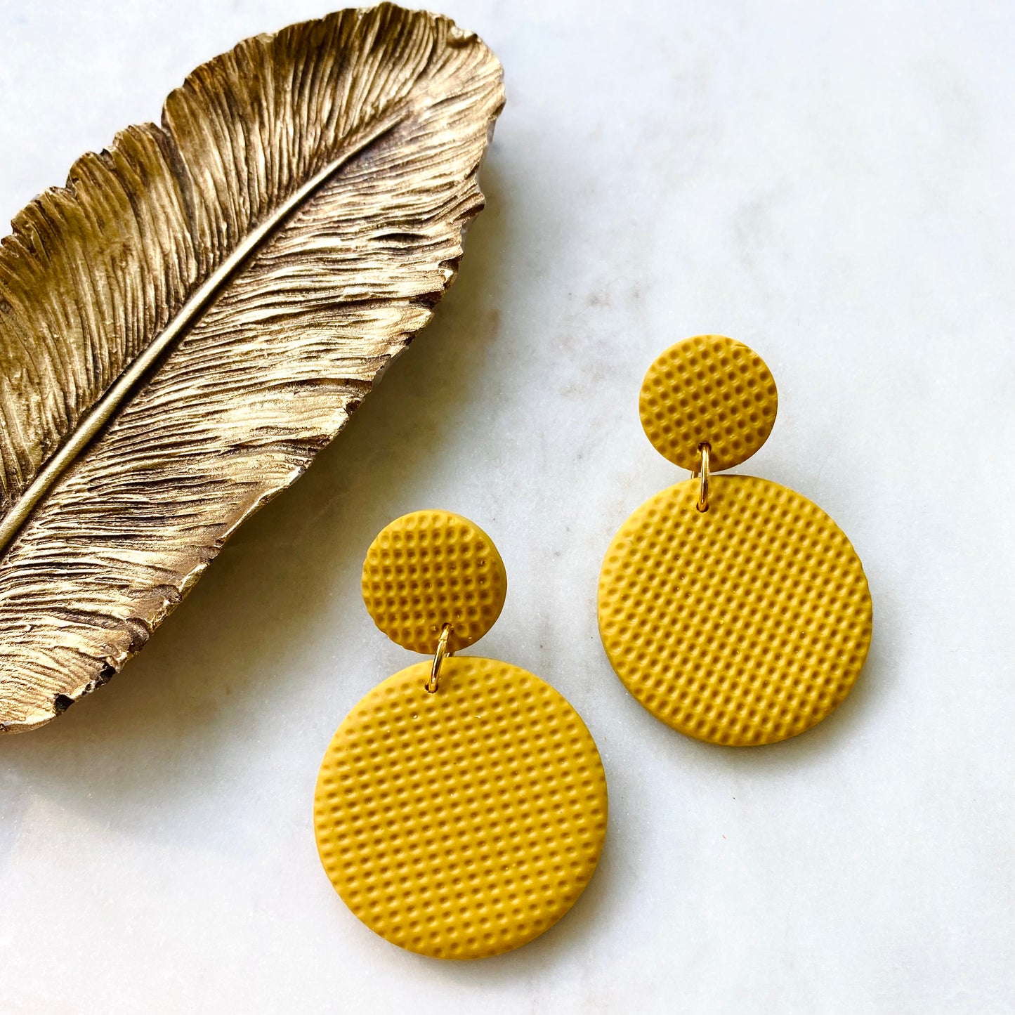 Katie // Mustard Textured