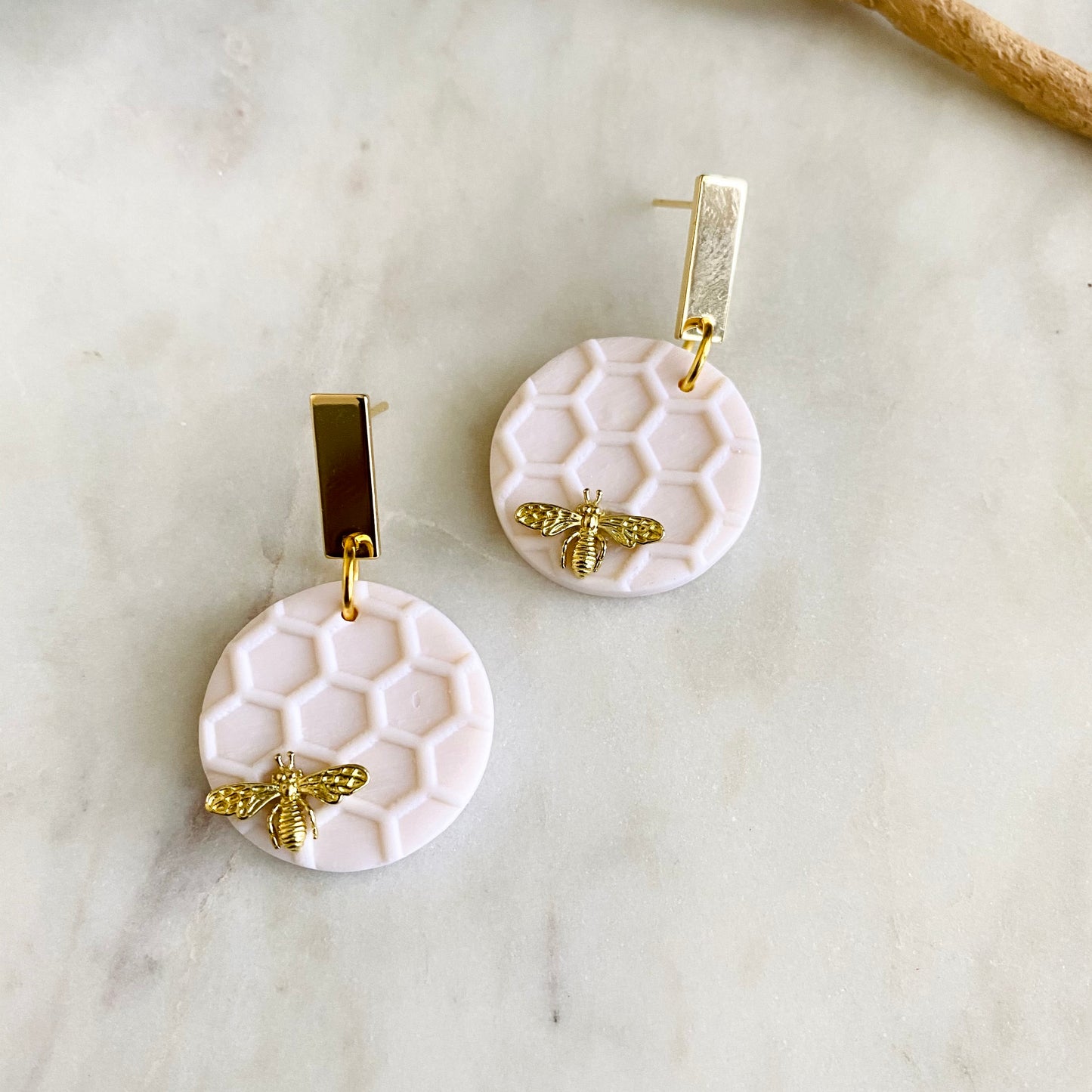 Blanc Honeycomb + Brass Bee