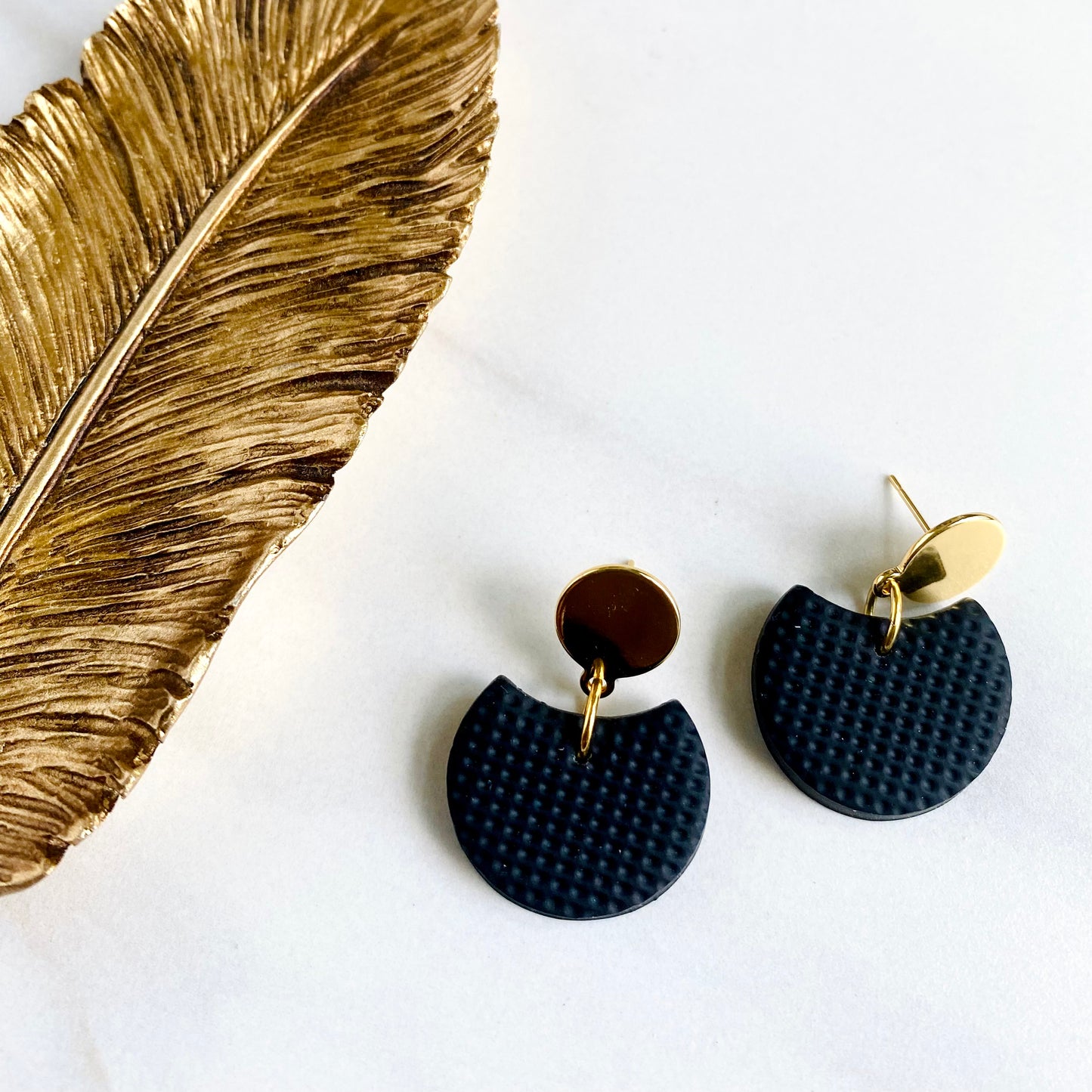 Birdie // Black Textured