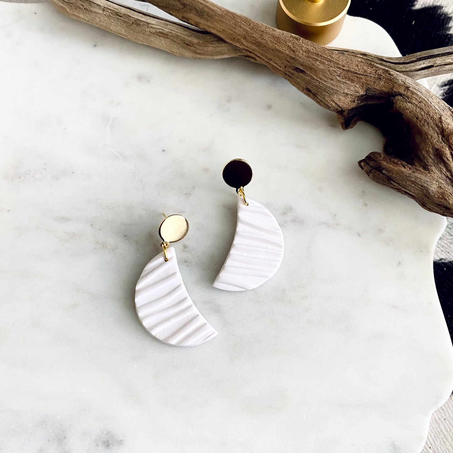 Blanc Textured Luna + Brass