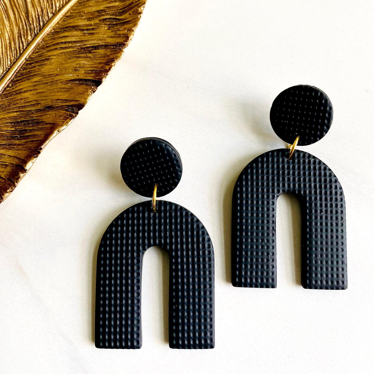 Arches // Black Textured