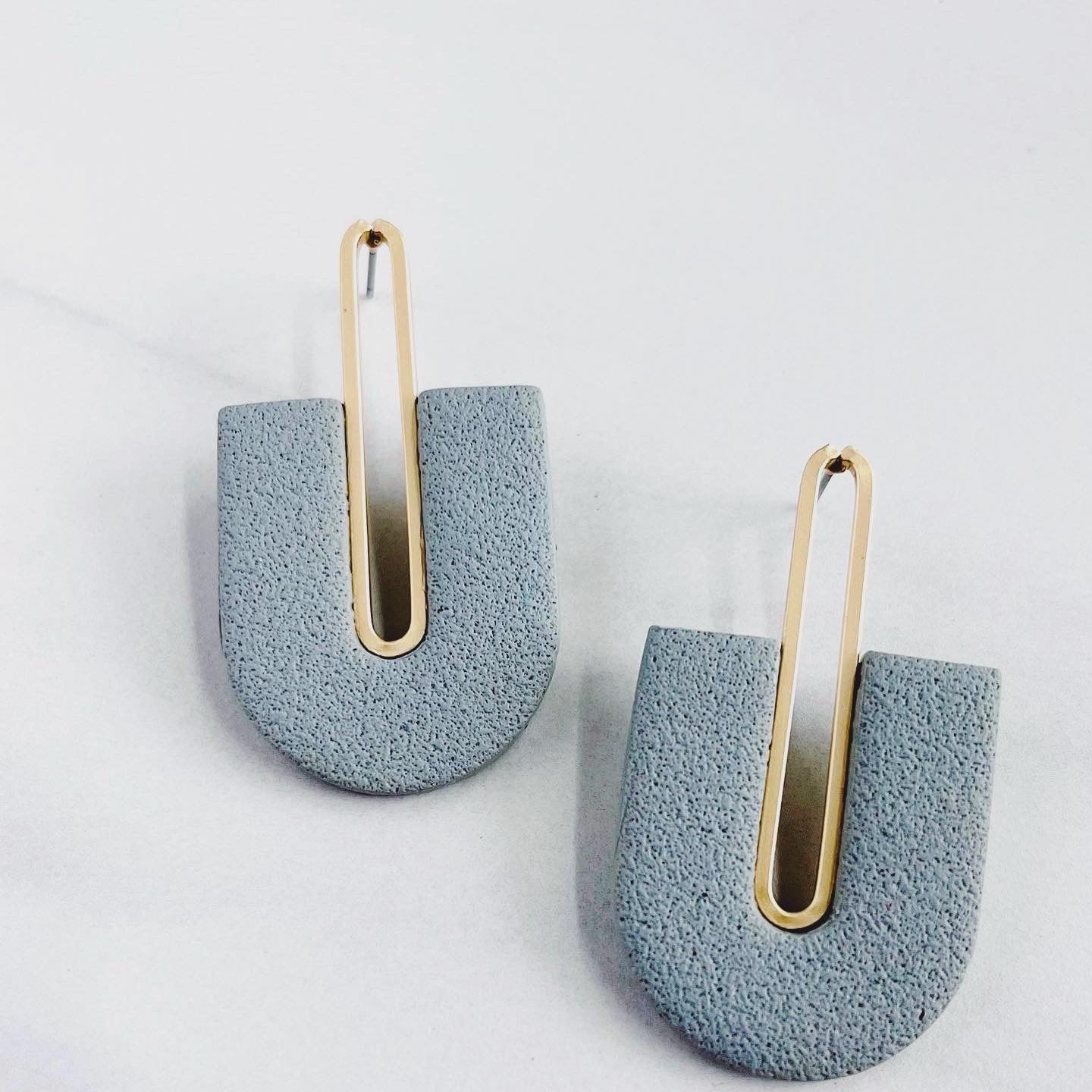 Gracie // Gray Textured (Gold)