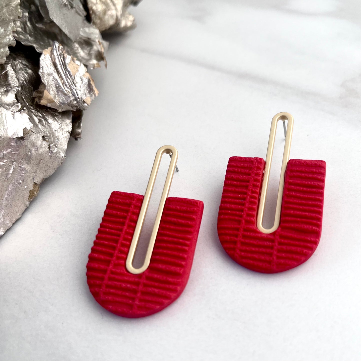 Gracie // Red Textured (Gold)